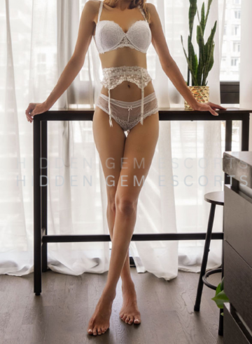 Toronto Escort Sasha  - Hidden Gem Escorts Adult Entertainer in Canada, Female Adult Service Provider, Canadian Escort and Companion.