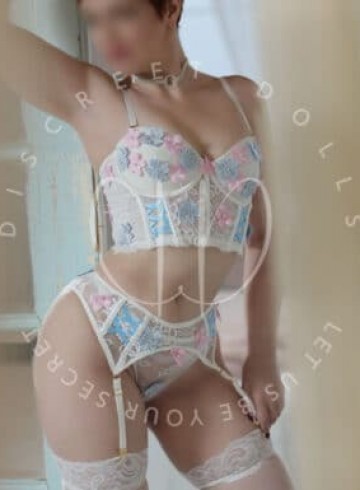 Toronto Escort Alina33  DD Adult Entertainer in Canada, Female Adult Service Provider, Canadian Escort and Companion.